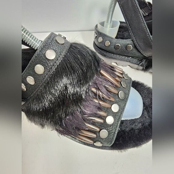 Ugg   - Picture 7 of 12